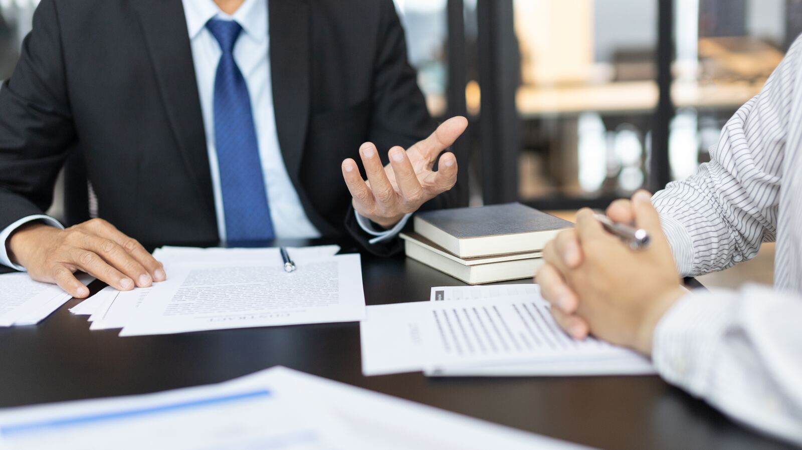 Setting priorities in a working session across a table